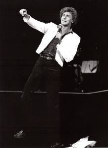 Barry Manilow, 1983, NY. cliff.jpg